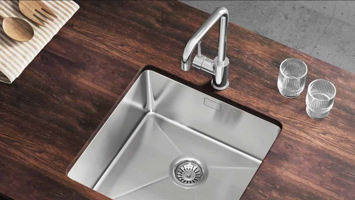 Öntsön belőle fél pohárral – és a lefolyó magától kitisztul