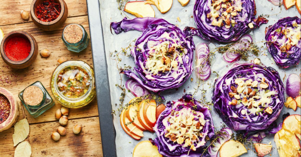 Vöröskáposzta-steak camemberttel: tökéletes ünnepi fogás